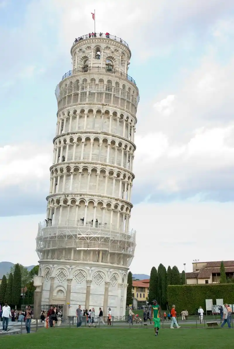 比萨斜塔