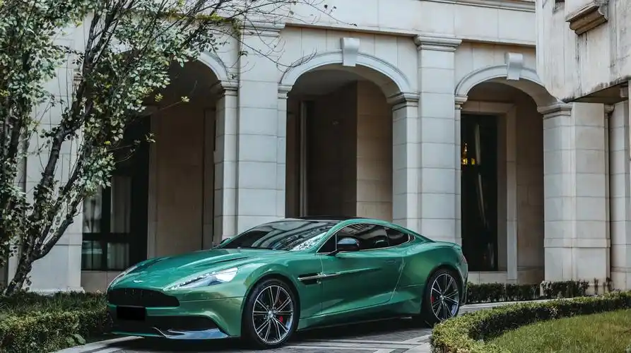 辽阳阿斯顿马丁全车虹彩祖母绿汽车改色贴膜案例欣赏