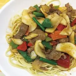 蘑菇炒肉盖浇面