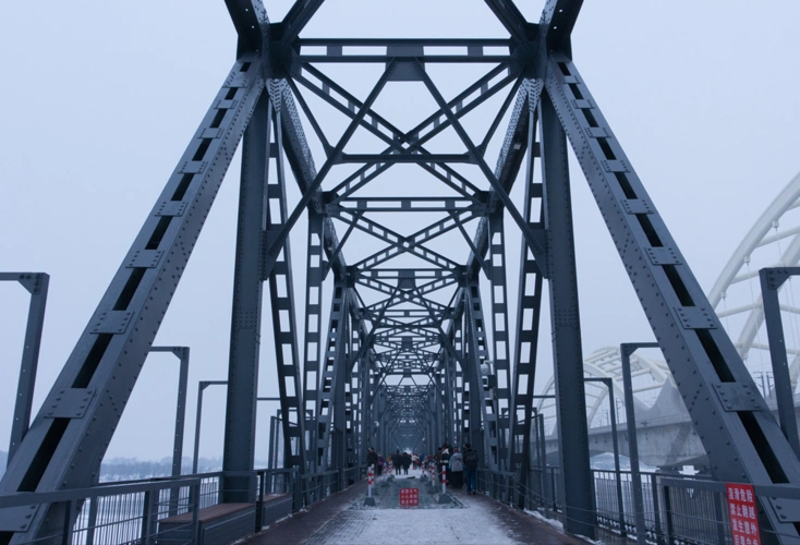 松花江上第一座铁路大桥有121年历史停运后成著名景点