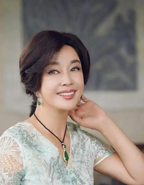 大家知道著名电影演员刘晓庆到底多大岁数了吗?大家喜欢她吗?