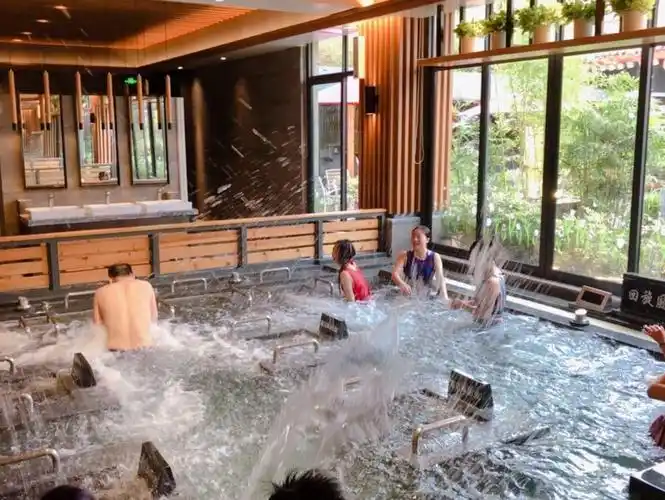 成都第一江南温泉酒店