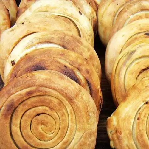 河南新乡特产大肉火烧羊肉火烧烧饼地方美食特色小吃方便面食