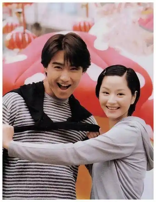 52岁胡兵与瞿颖牵手粉丝心潮澎湃美好期待长情如初