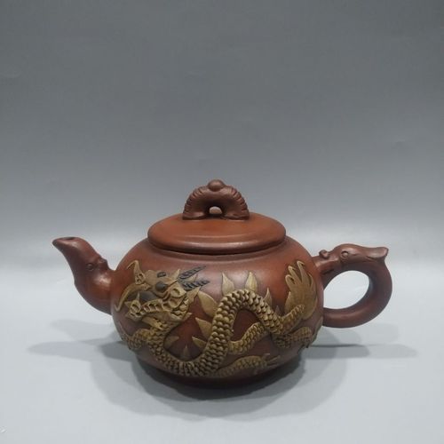 紫砂壶名家周桂珍制作龙凤紫砂壶