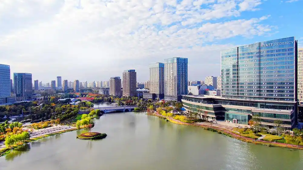 随着松江区城区文明发展的脚步加快,文明"让城市更美丽,让生活更美好"