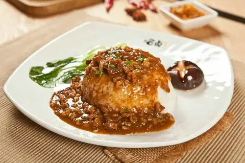 哈卤餐饮管理有限公司品牌一:《哈卤》卤汁饭品牌二:《百味奶咖》奶茶