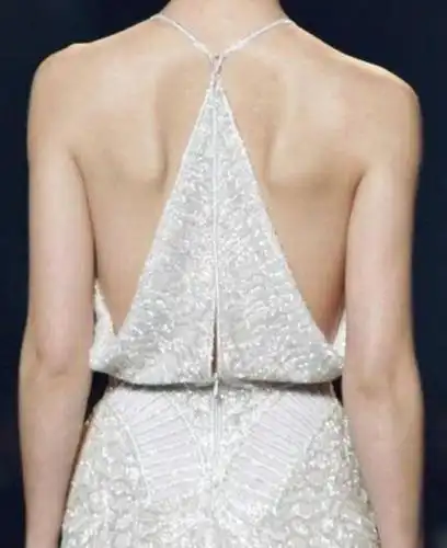 除了后背的痘痘,夏天露背还得注意这3条!