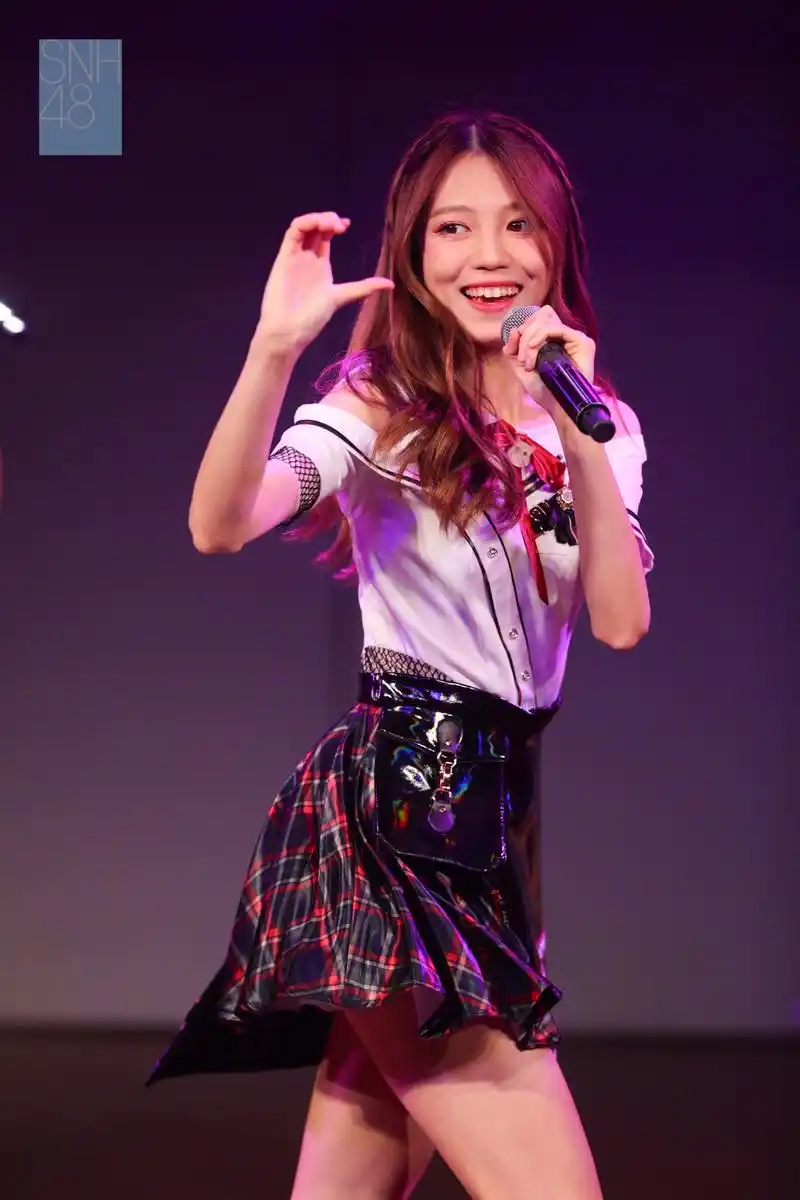 【snh48易嘉爱生日公演返图】我们每天都在不停的遇见和错过,但我知道