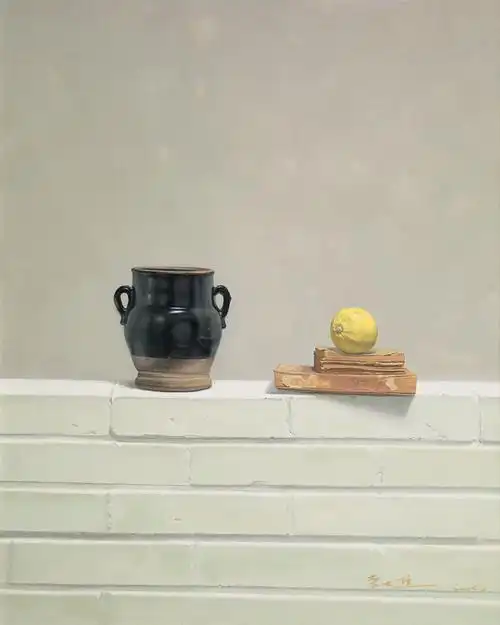 >李士进 /a>于2009年创作的油画作品,画中白色的砖墙上放着黑色的罐子