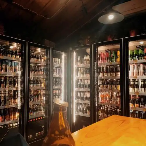 只是因为随意逛逛,就逛到了这家在医校巷的小啤酒屋,很温馨很有感觉