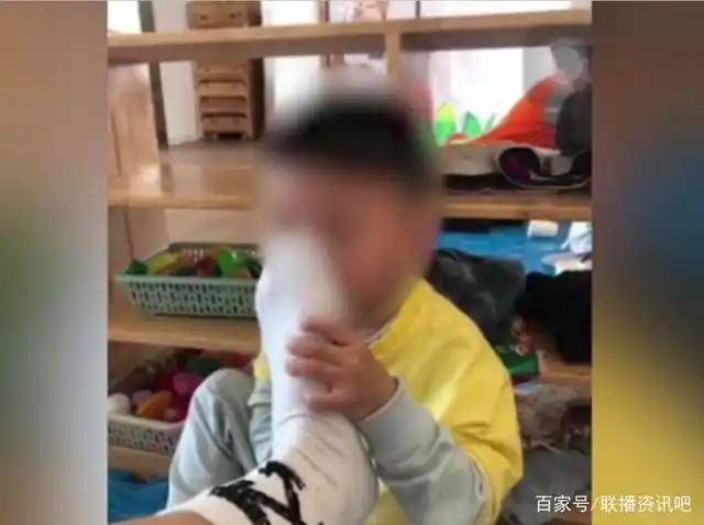 离谱!幼儿园老师上传学童闻他脚ㄚ照片,教育局:已停职彻查