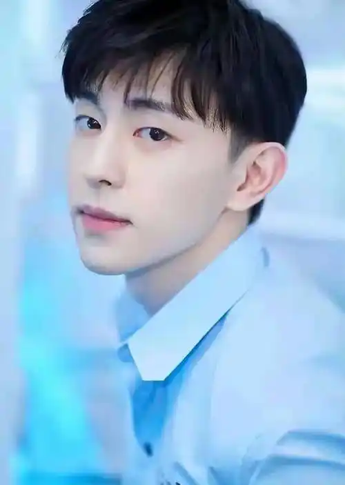 事实证明,"消失"两年多的邓伦,已经走上了一条不归路