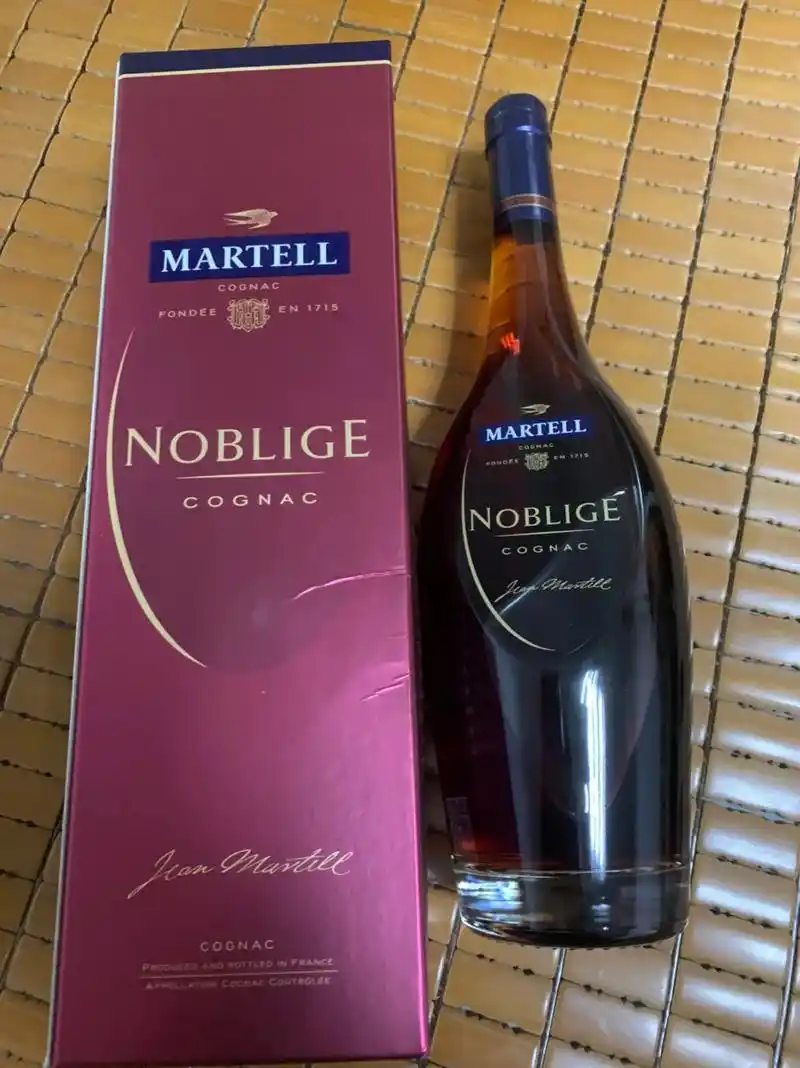 何以消愁,唯有……#蓝莓5 #万宝路 #爆珠 #故事与酒 # - 抖音