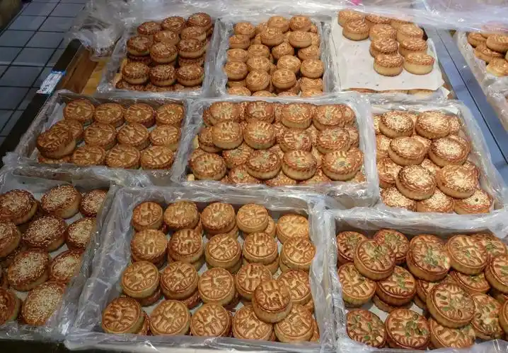 散称五仁月饼,每斤6.90元