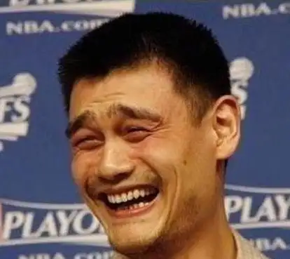 我太难了姚明参加完活动坐不进去车尴尬表情让司机座往前挪