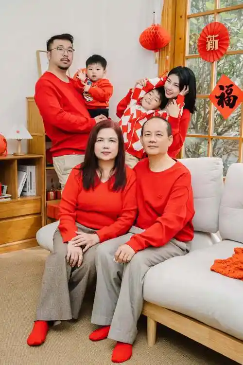 女生为全家买新衣拍全家福##每一代都有全棉时代##接龙运行大运