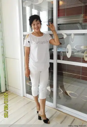 熟女自拍系列2---(大姐56)