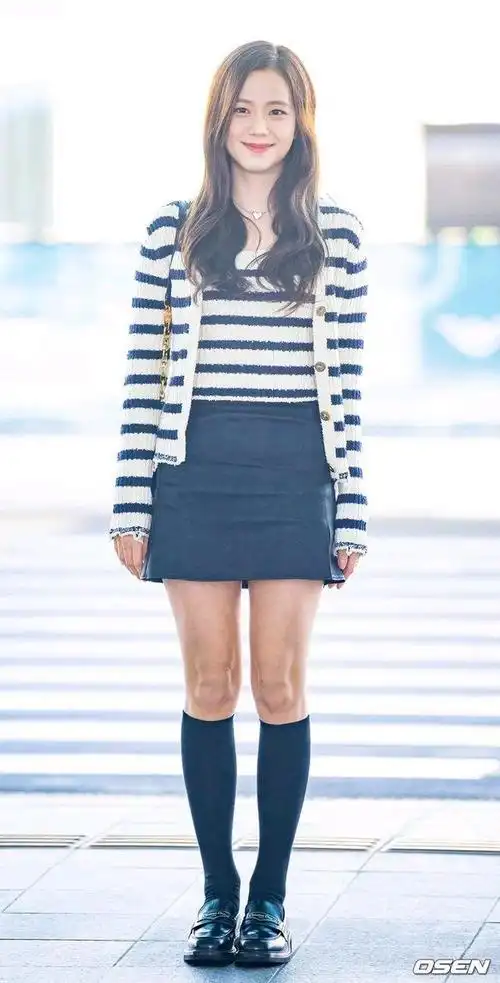 人们注意力的仍然是jisoo-迪奥大使展示了发光的美丽和香上的时尚品味