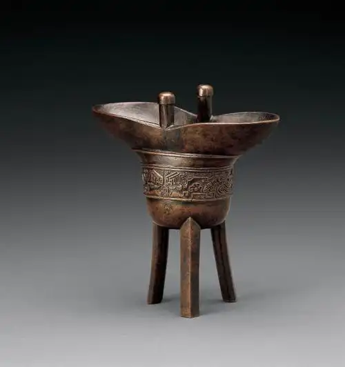 清乾隆铜兽面纹爵杯