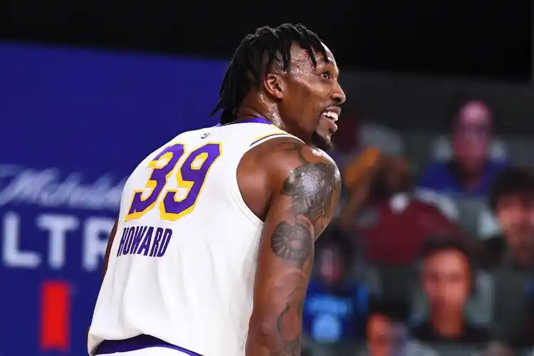 湖人彻底控制篮板的秘诀霍华德摆上首发