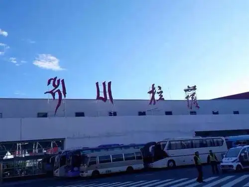 在拉萨贡嘎机场吃东西实在太贵了,一碗面八十多,是不是高原地区物资