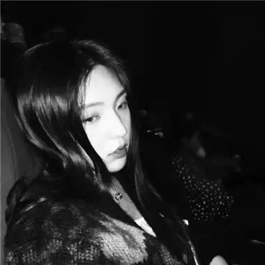 女生伤感侧面黑白头像2021 一颗陪你到老的心还不够吗