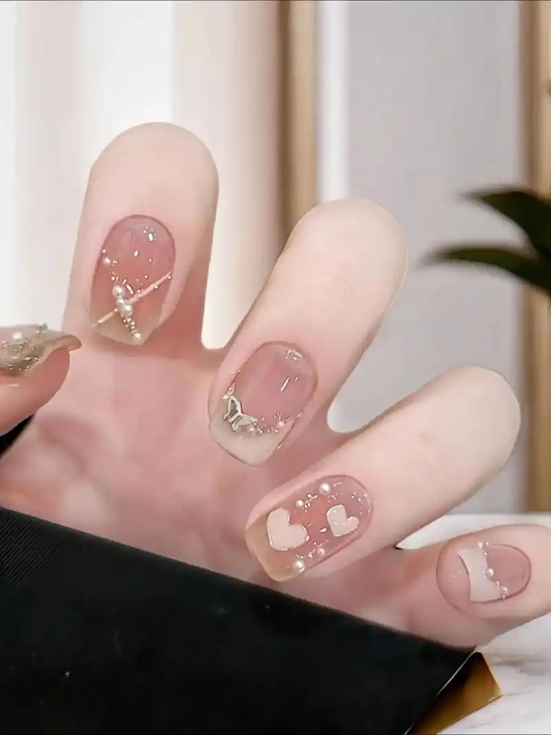 夏日裸色立体花朵美甲,高级感甜酷气质显手白,短款穿戴甲