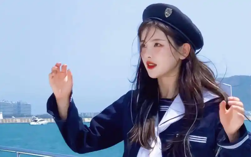 【杨超越】啊啊啊让穿【水手服】的杨超越告诉你什么叫 撕! 漫! 女!