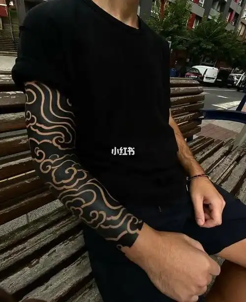 黑臂提白跟留白的区别