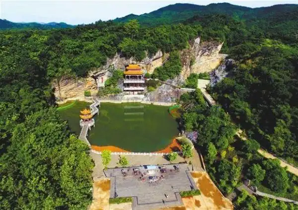 莲花山公园的景点介绍