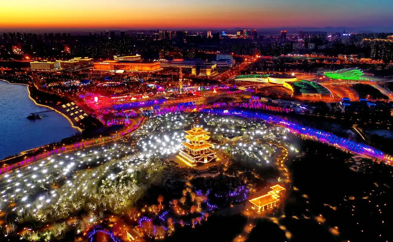 河北唐山:璀璨花灯迎元宵