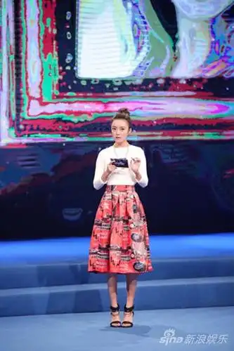 林源受邀首秀主持解析拍卖行中的秘密