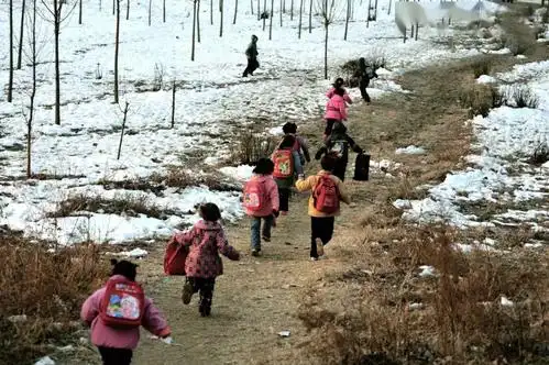 刘向阳:昔日步行上学的农村孩子