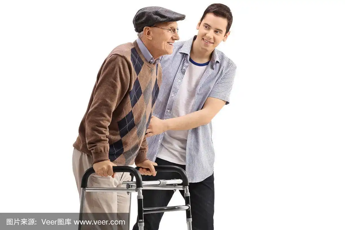 一个帮老人扶助步器的年轻人