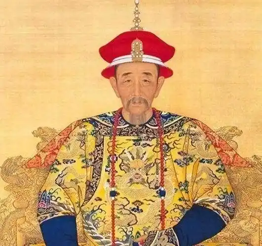 1972年内蒙发现康熙女儿墓,尸身穿龙袍240年不腐,葬