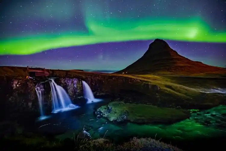 冰岛绚烂的北极光之夜