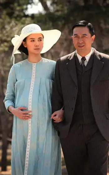 《悬崖》天津卫视开播 张嘉译小宋佳日久不生情