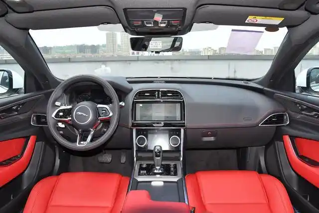 9万元起|新车|内饰|跑车|轿车|海外版|捷豹xe|贯穿式尾灯_网易订阅