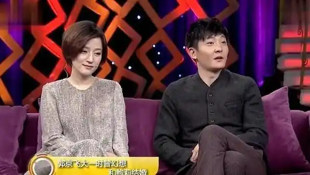 鲍莉的另一半啊,就是咱们熟悉的影视演员郭京飞,他们俩还是上戏的同窗