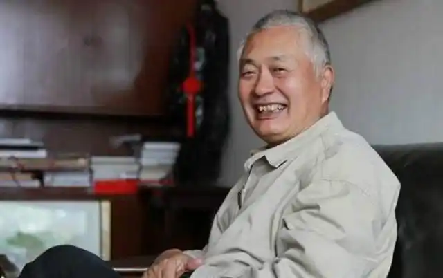 他的父亲是开国元帅,他的妻子军衔高他一级,成功后说了12个字