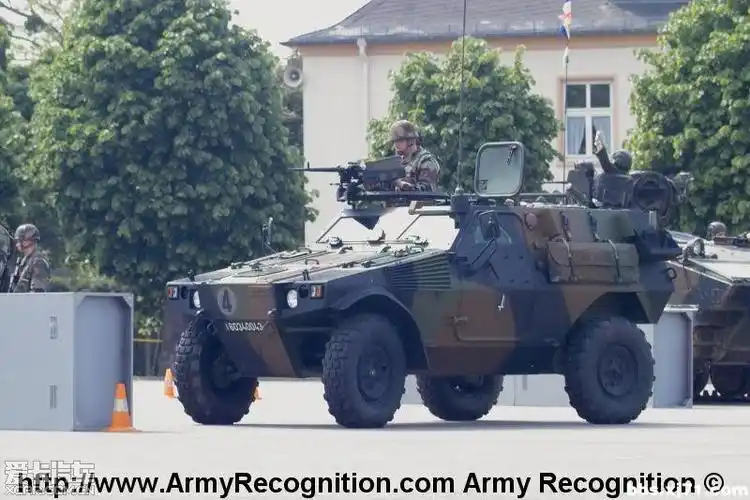 the panhard vbl-介绍法国潘哈德水陆两栖轮式装甲侦察车