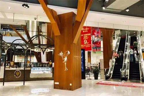 创意装置,美陈利用柱子加设美陈或静态装置使之成为商场的景观之一,或