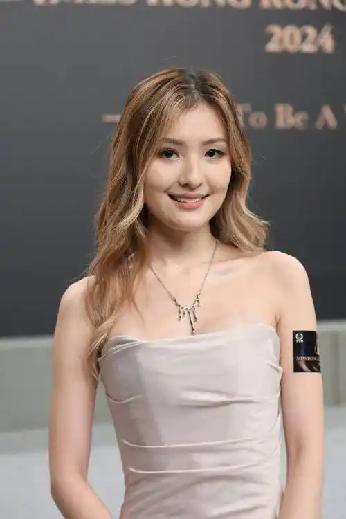 港姐亚军独自庆生显凄凉,曾因父亲卷款受抨击,为找工作积极求职