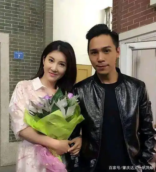 "老作"癞蛤蟆想吃天鹅肉,追求伍燕不离不弃