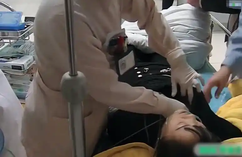 回顾上海25岁女孩突然晕倒父母亲戚拒绝看望她的命运如何