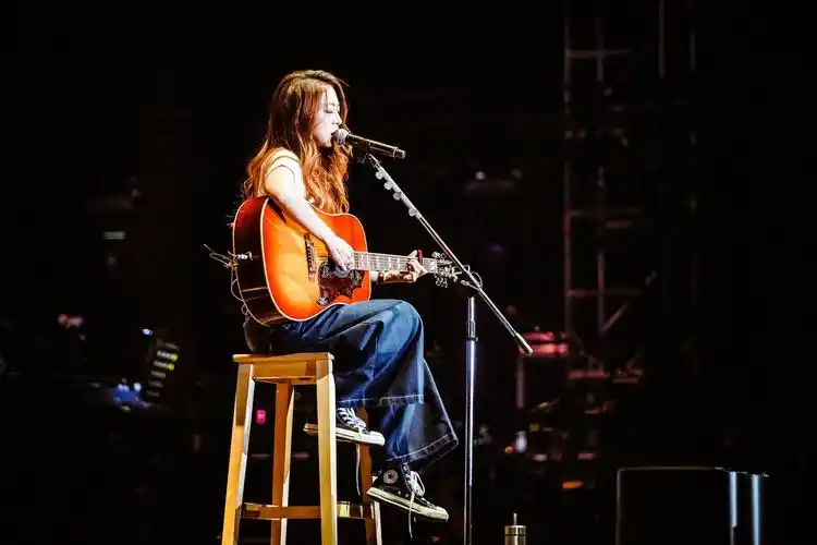 陈绮贞激吻事件再升级,正宫声泪俱下控诉,自曝几度有自杀念头