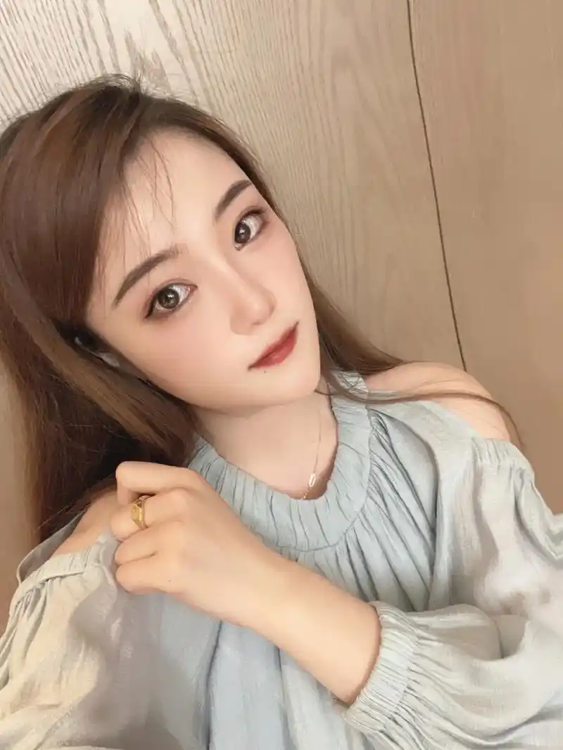 文案 #分享照片 爱是身心都忠诚 是不需要约束自愿被约束  - 抖音