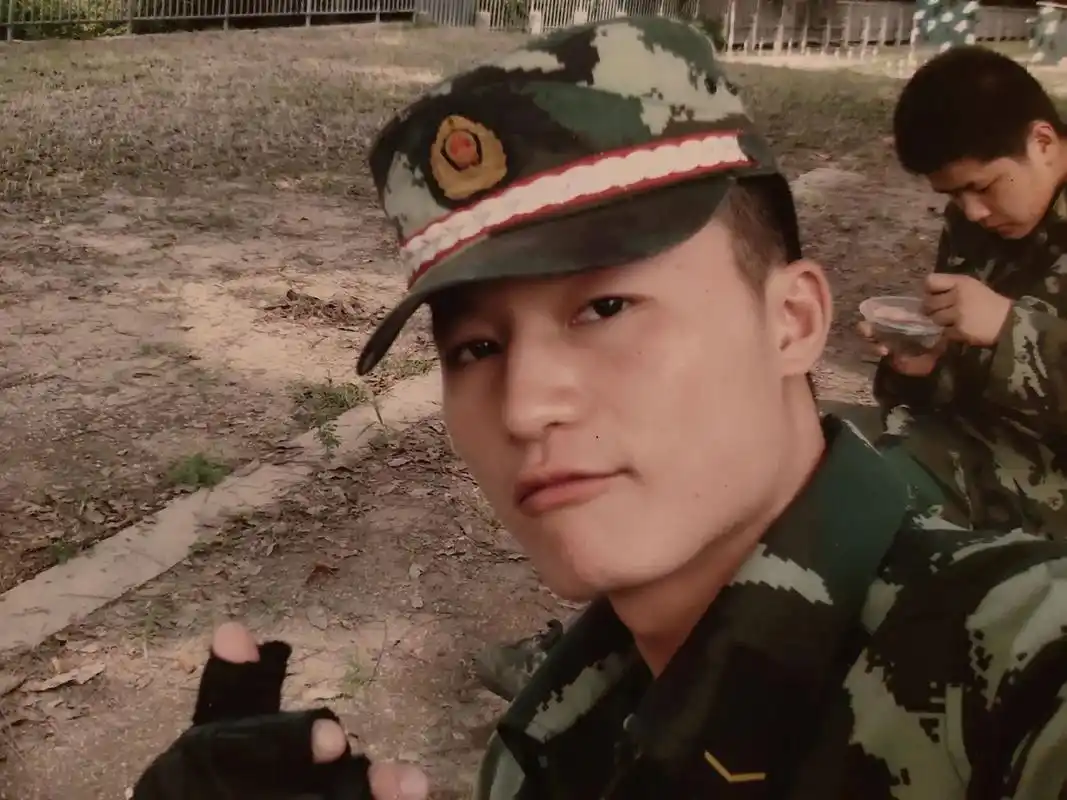 翻到以前当兵的照片满满都是青春的回忆. - 抖音