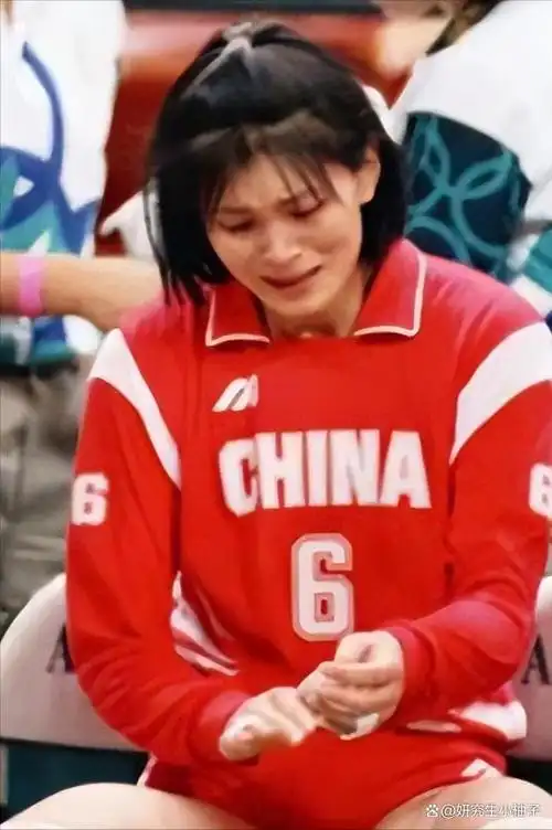 中国女排叛徒,赛前戏耍郎平"叛变"投奔美国,如今下场大快人心